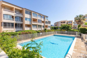 VERY BRIGHT 31 m with Veranda and POOL